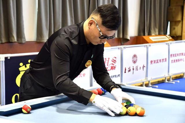 随着他在圣 随着他在圣