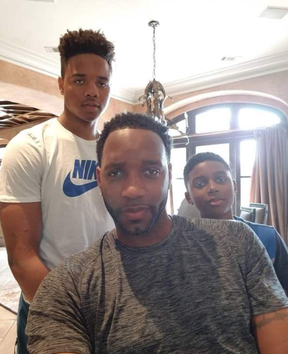 示着球队和 示着球队和